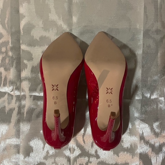 Bright Red stiletto heels by BCBGeneration. - Picture 5 of 6